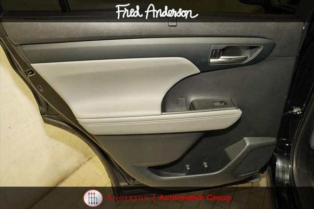used 2023 Toyota Highlander car, priced at $38,400