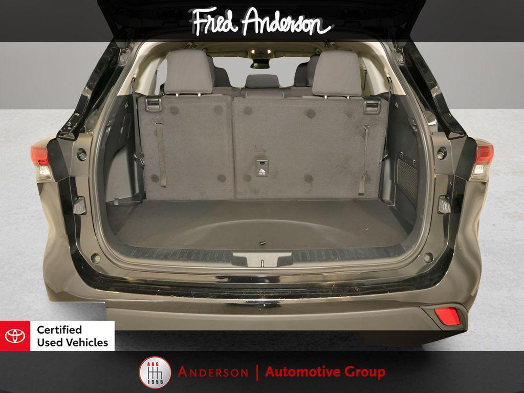 used 2024 Toyota Highlander car, priced at $35,712