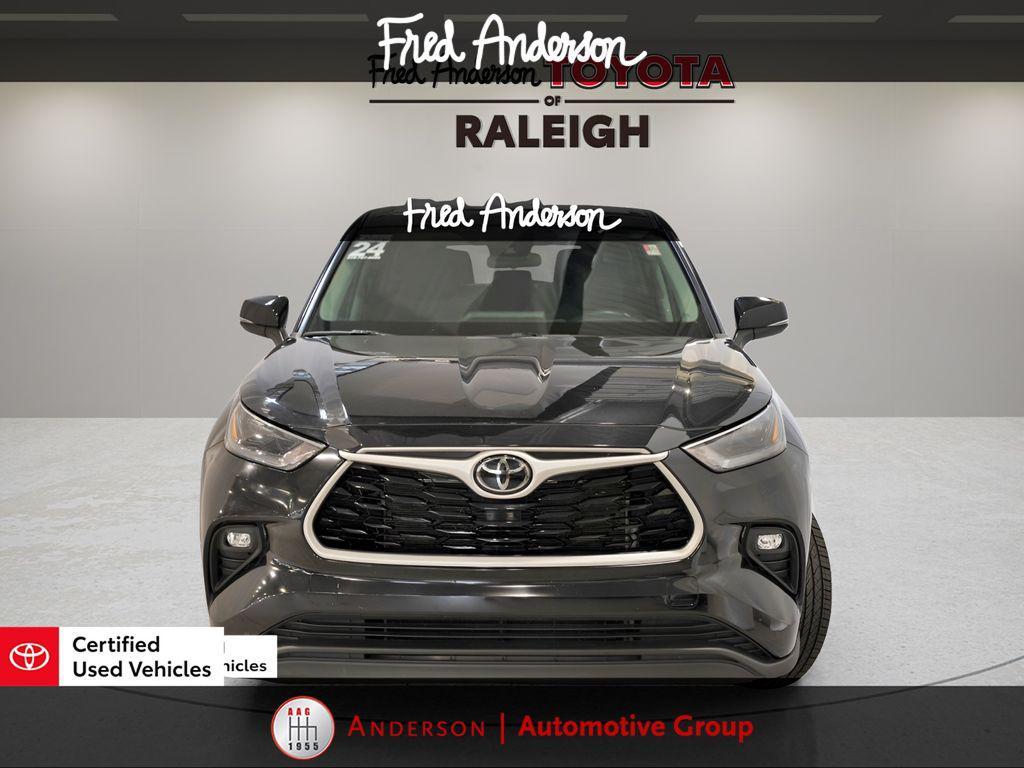 used 2024 Toyota Highlander car, priced at $35,712