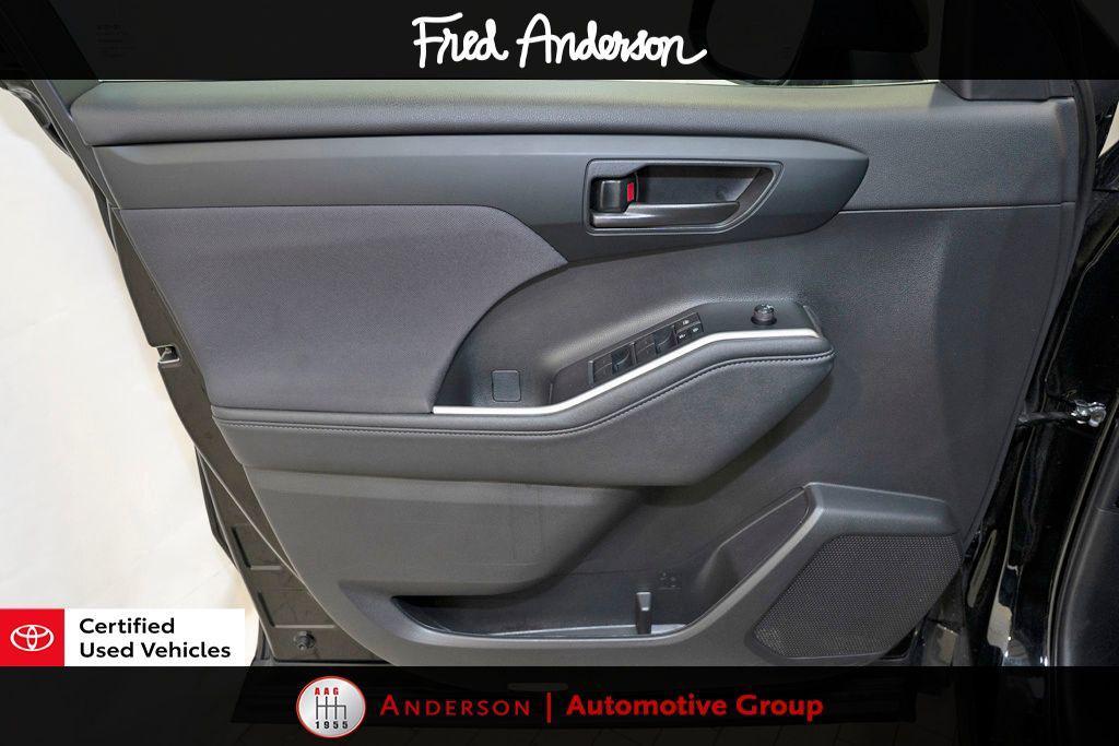 used 2024 Toyota Highlander car, priced at $35,712
