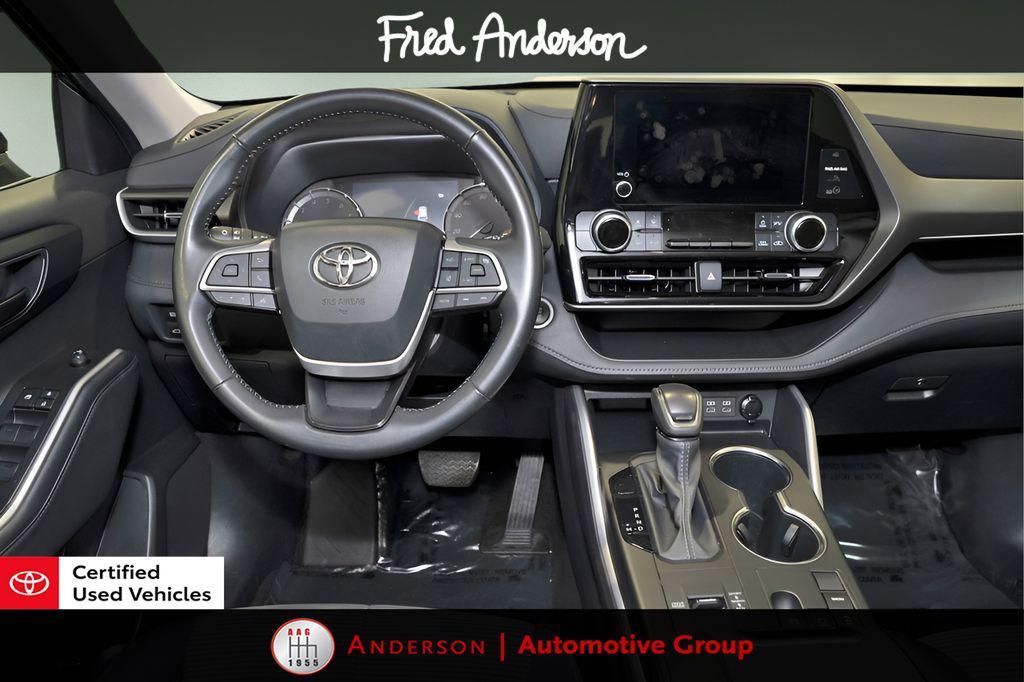 used 2024 Toyota Highlander car, priced at $35,712