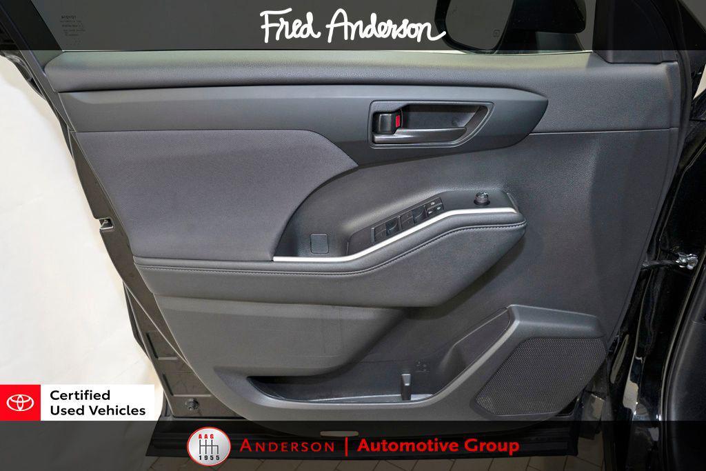 used 2024 Toyota Highlander car, priced at $36,589