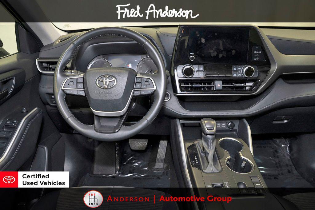 used 2024 Toyota Highlander car, priced at $36,589