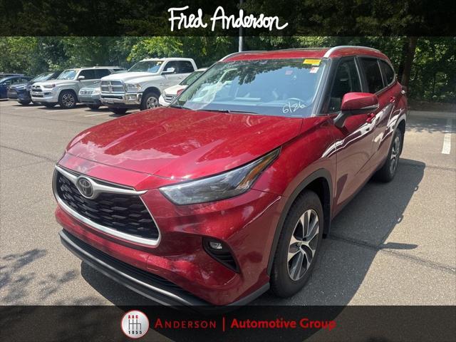 used 2023 Toyota Highlander car, priced at $40,962