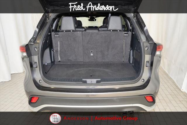 used 2024 Toyota Highlander car, priced at $44,047