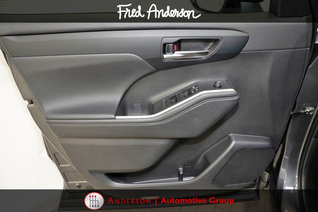 used 2024 Toyota Highlander car, priced at $39,679
