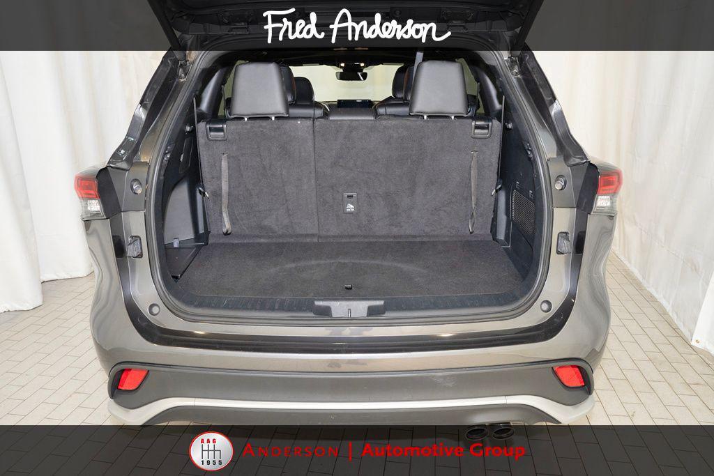 used 2024 Toyota Highlander car, priced at $39,679