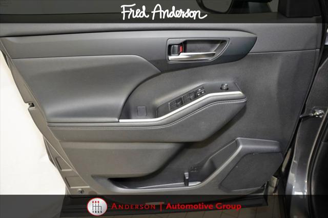 used 2024 Toyota Highlander car, priced at $44,047