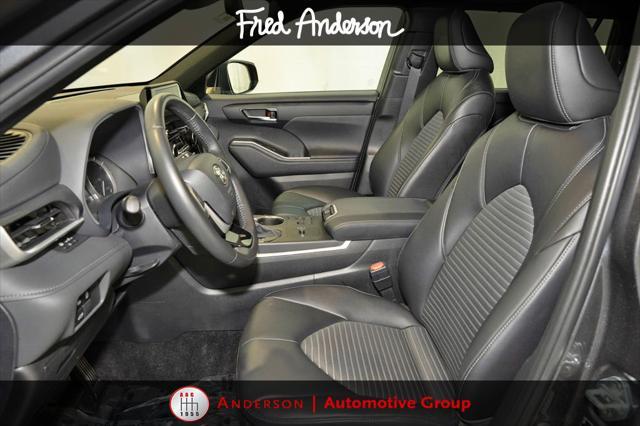 used 2024 Toyota Highlander car, priced at $44,047