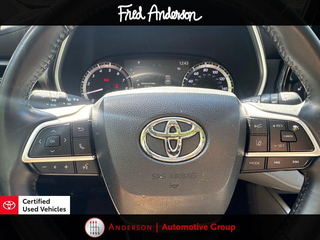 used 2023 Toyota Highlander car, priced at $38,364