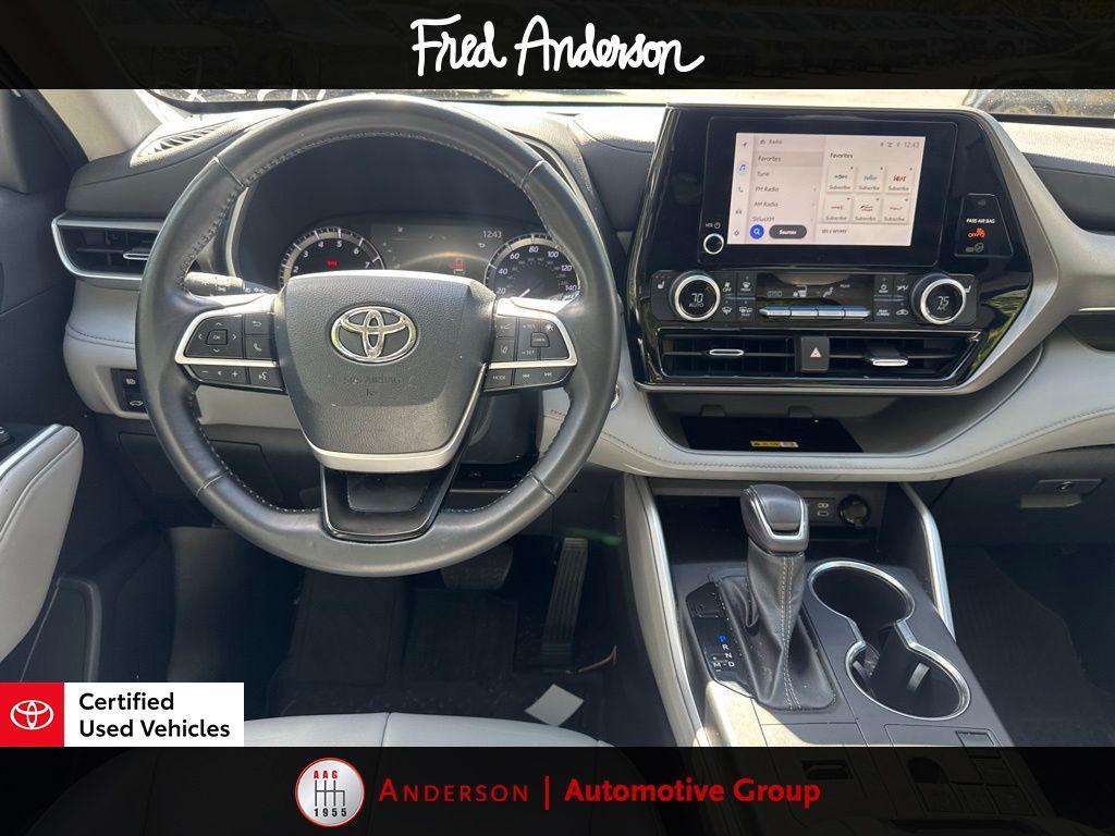 used 2023 Toyota Highlander car, priced at $38,364