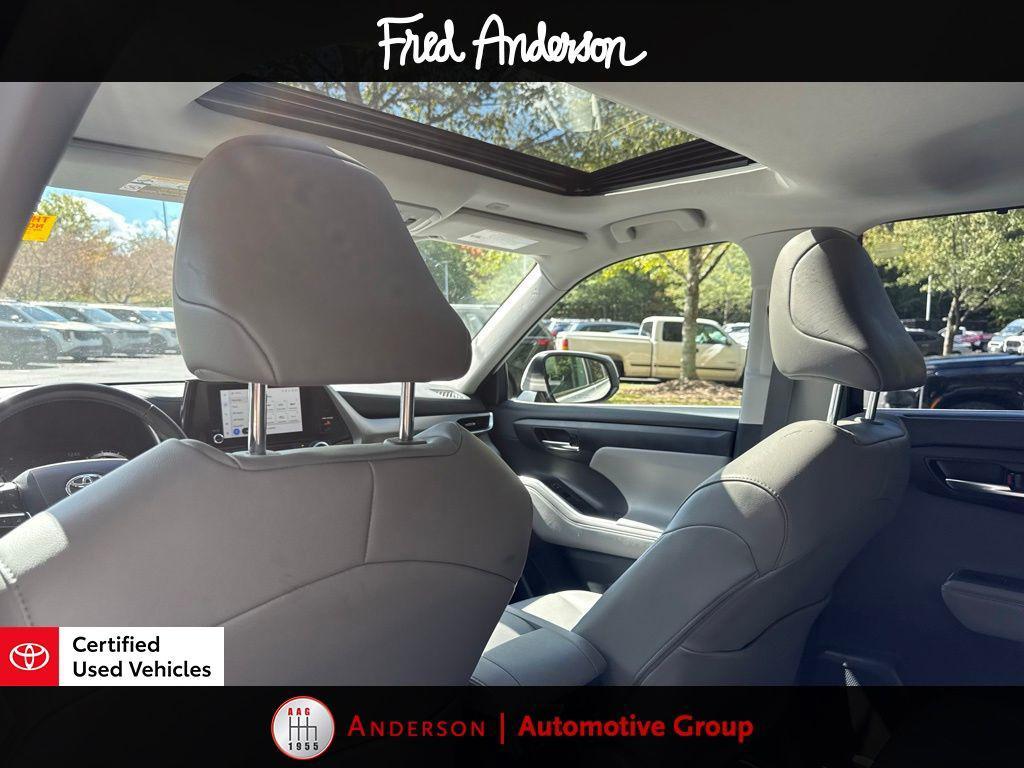 used 2023 Toyota Highlander car, priced at $38,364
