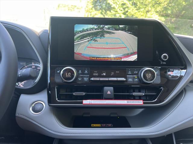 new 2025 Toyota Highlander car, priced at $48,913