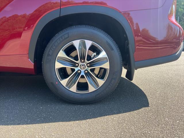 new 2025 Toyota Highlander car, priced at $48,913
