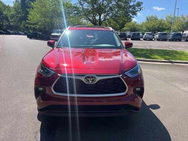 new 2025 Toyota Highlander car, priced at $48,913