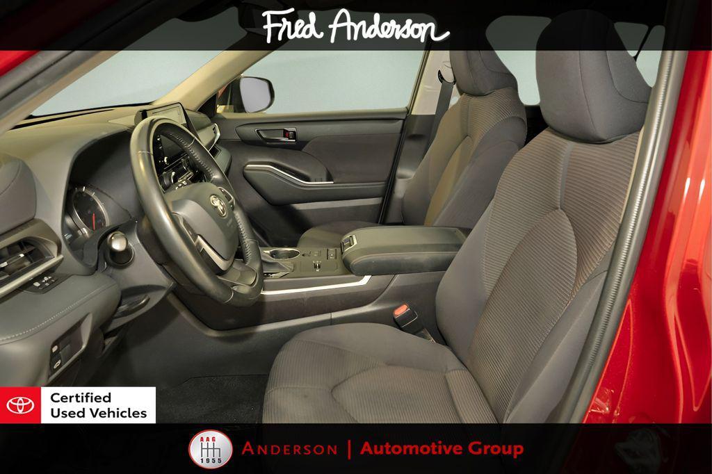 used 2022 Toyota Highlander car, priced at $28,454