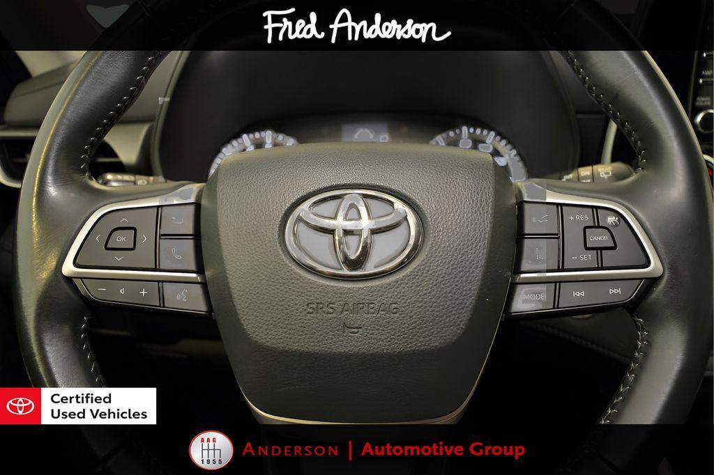 used 2022 Toyota Highlander car, priced at $28,454