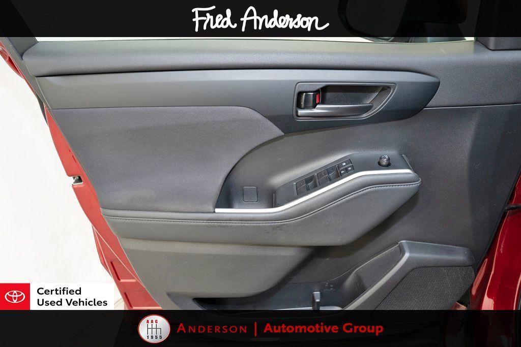 used 2022 Toyota Highlander car, priced at $28,454
