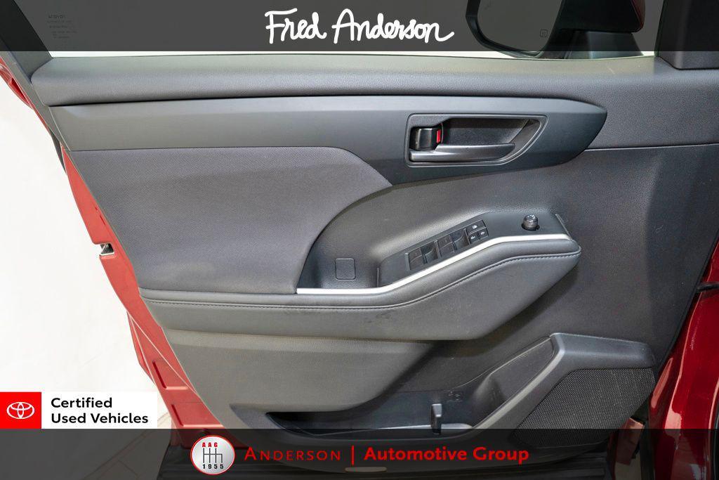used 2022 Toyota Highlander car, priced at $29,999