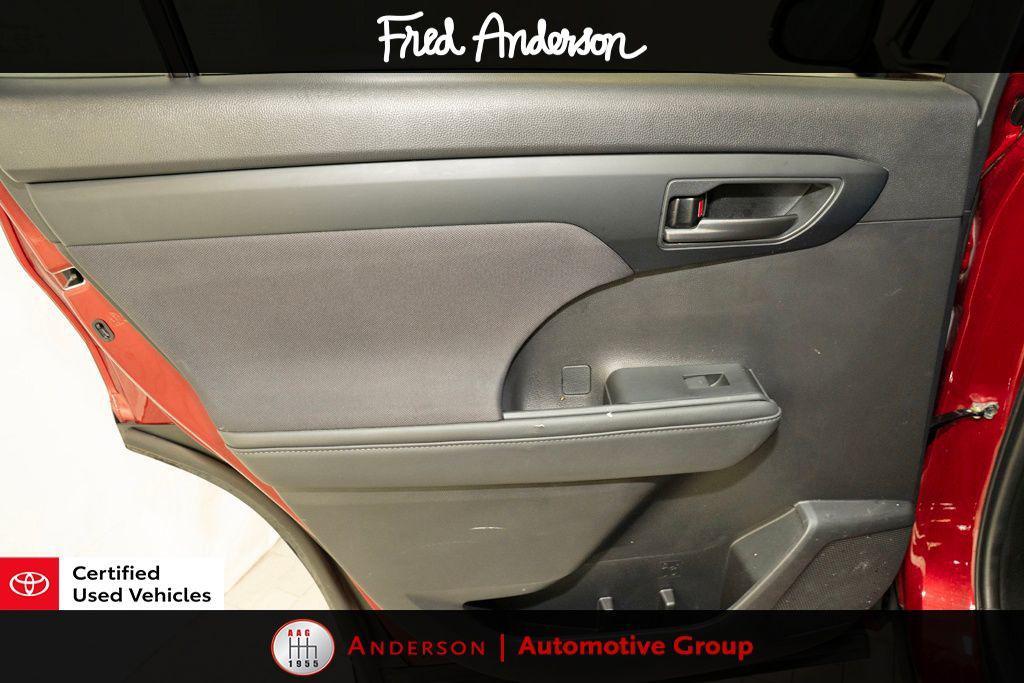 used 2022 Toyota Highlander car, priced at $28,454