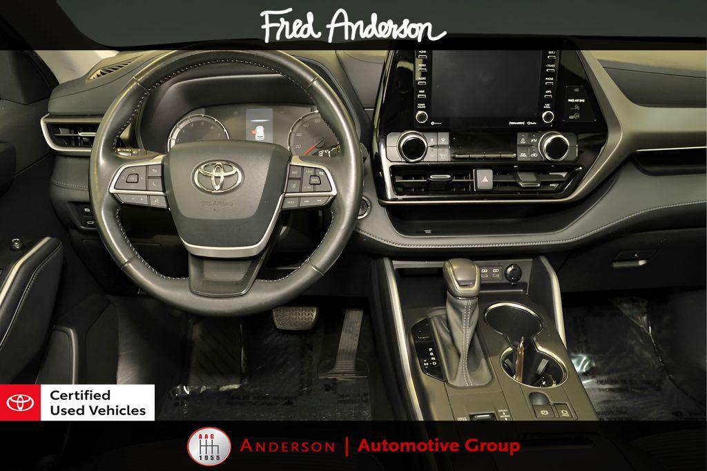 used 2022 Toyota Highlander car, priced at $28,454