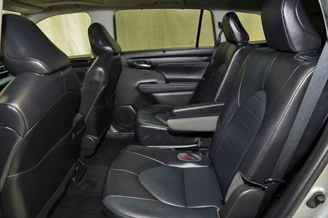 used 2022 Toyota Highlander car, priced at $37,014