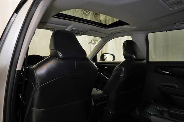 used 2022 Toyota Highlander car, priced at $37,014