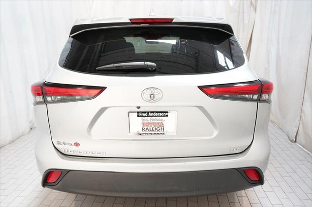 used 2022 Toyota Highlander car, priced at $37,014