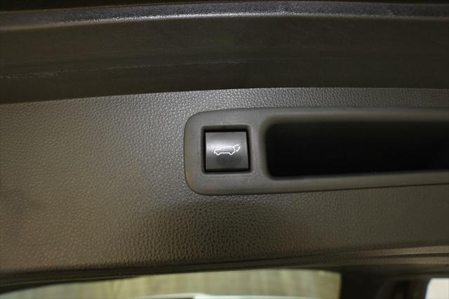 used 2022 Toyota Highlander car, priced at $37,014