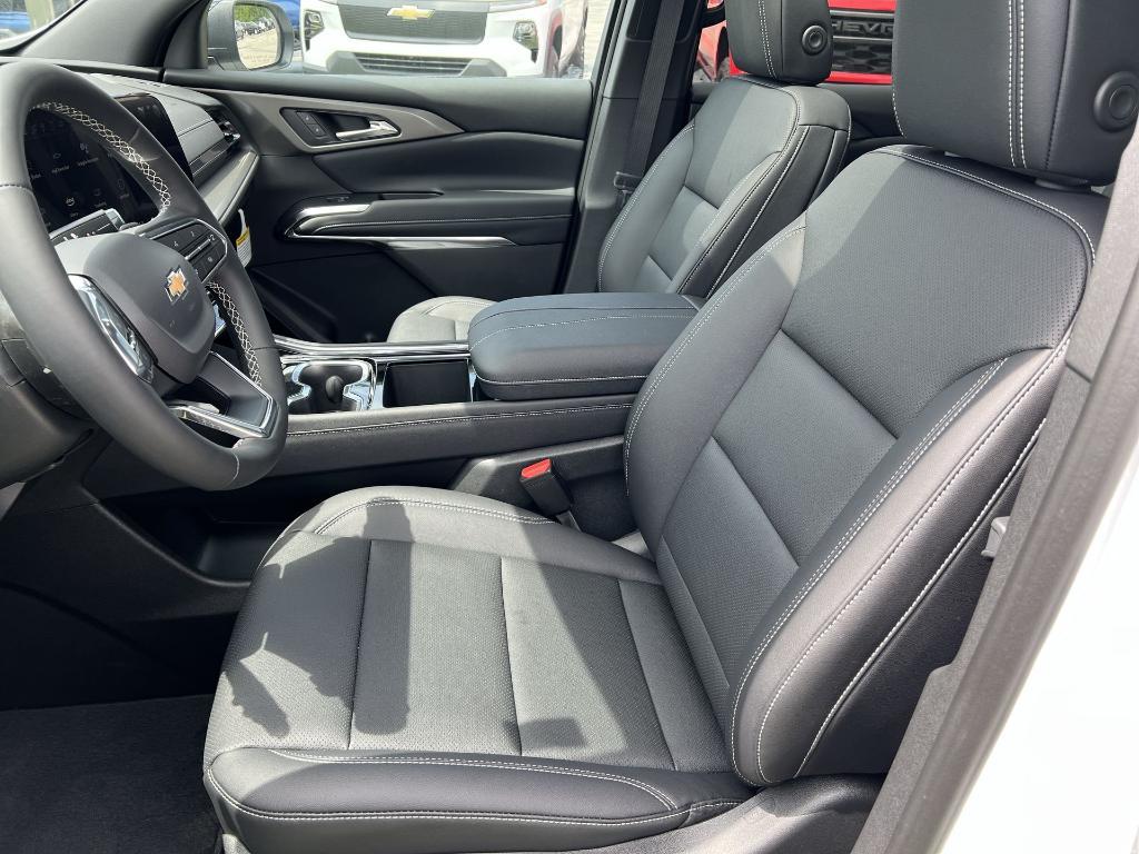 new 2025 Chevrolet Traverse car, priced at $43,315