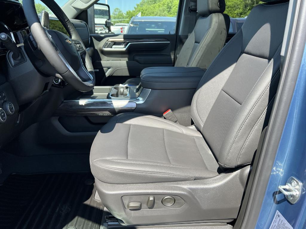 new 2025 Chevrolet Silverado 2500 car, priced at $78,393