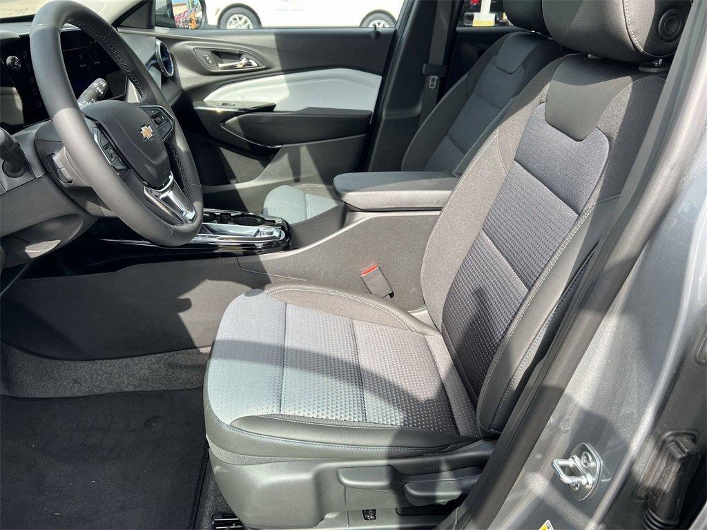 new 2025 Chevrolet Trax car, priced at $24,600