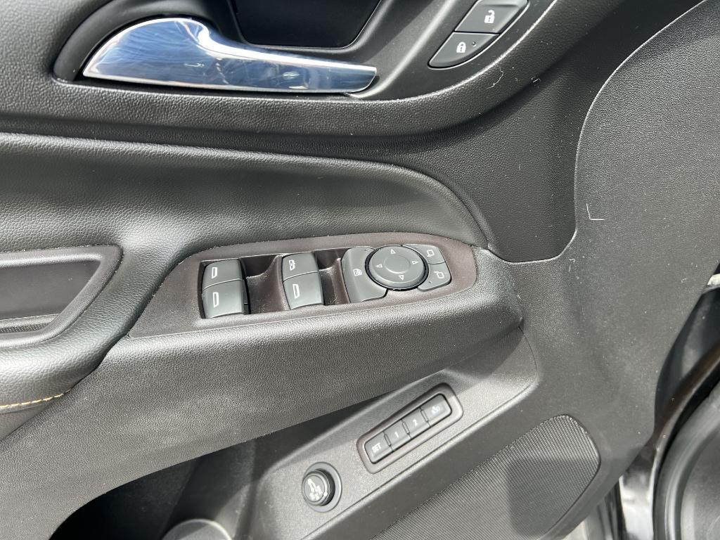 used 2021 Chevrolet Equinox car, priced at $18,999