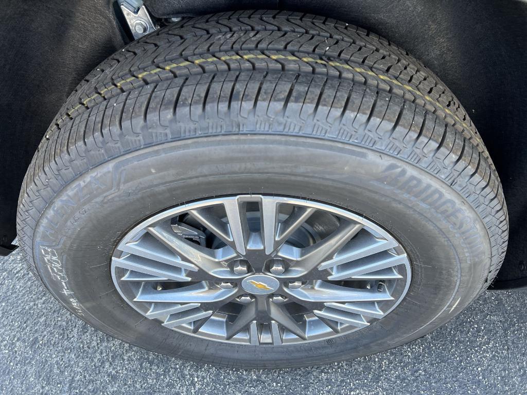 new 2025 Chevrolet Traverse car, priced at $42,318