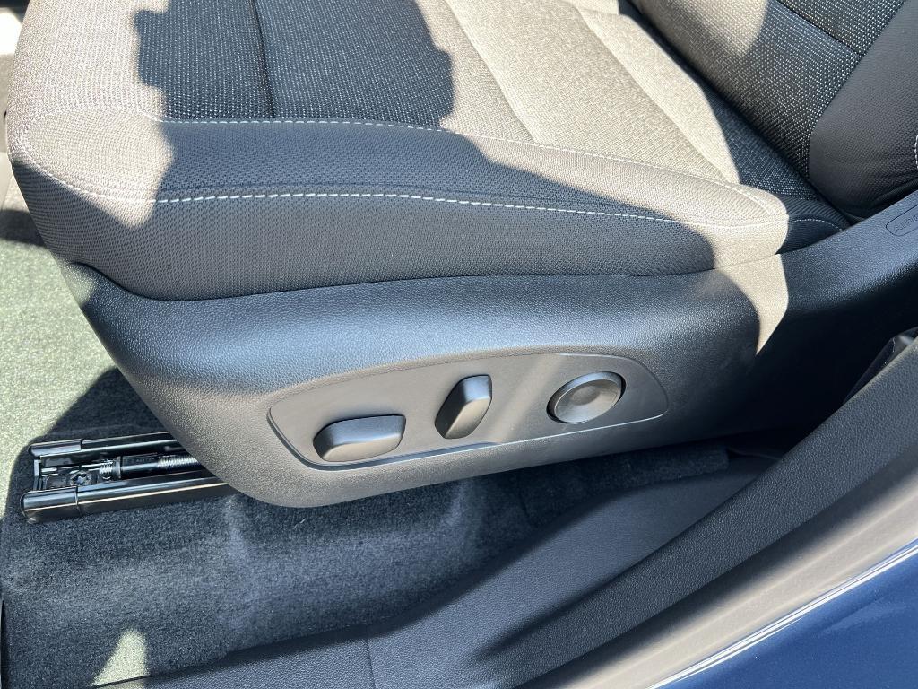 new 2025 Chevrolet Traverse car, priced at $42,318