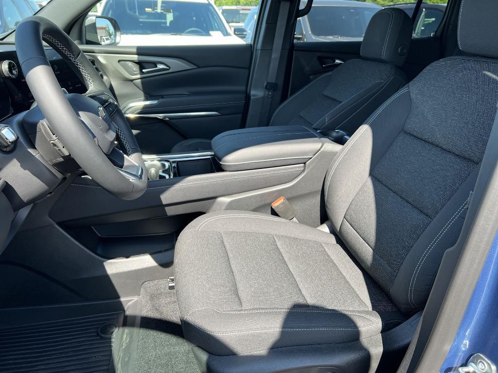 new 2025 Chevrolet Traverse car, priced at $42,318