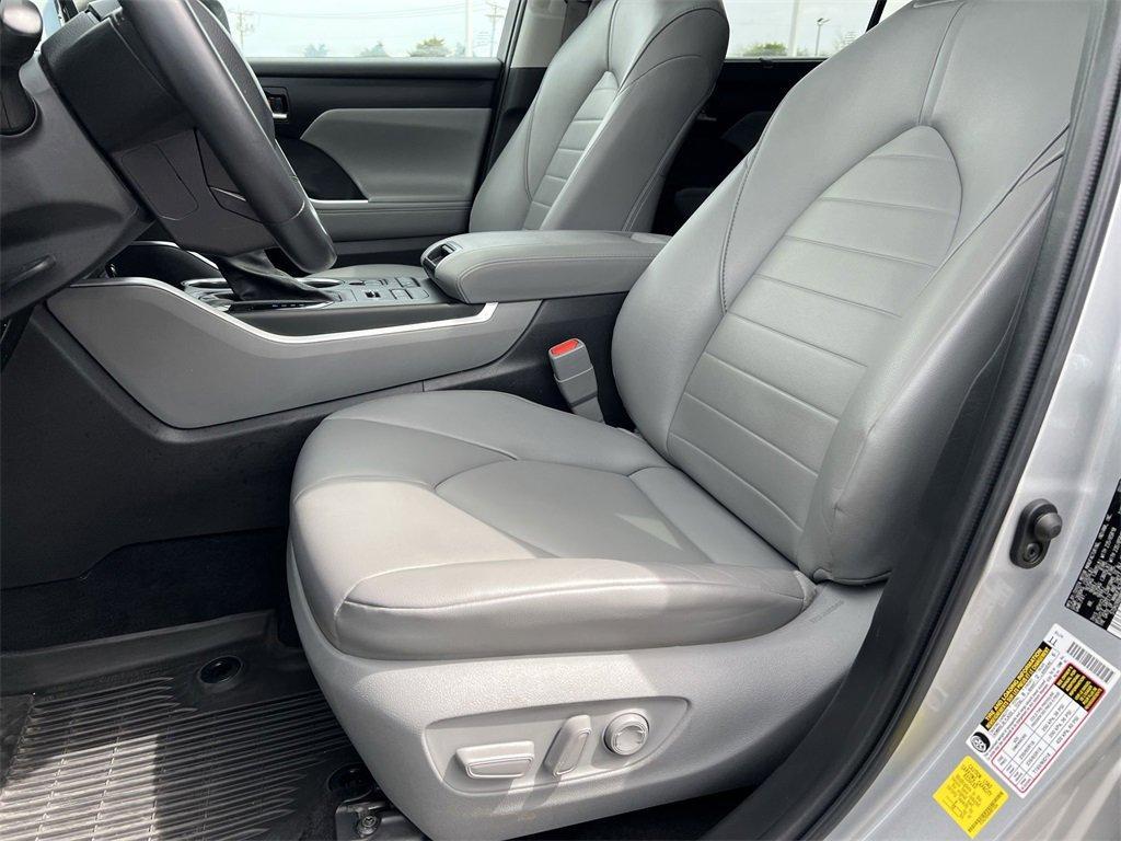 used 2022 Toyota Highlander car, priced at $34,833