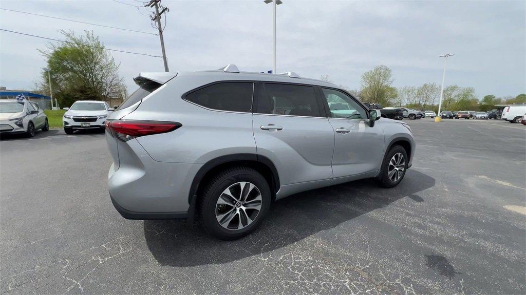 used 2022 Toyota Highlander car, priced at $34,833
