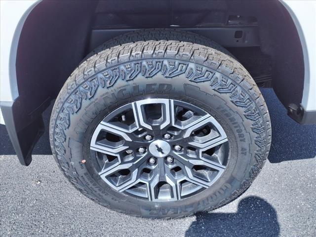 new 2024 Chevrolet Colorado car, priced at $43,318