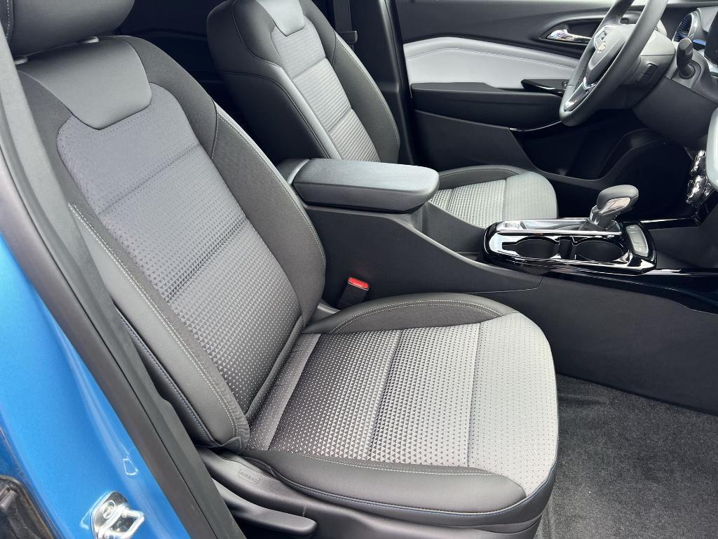 new 2025 Chevrolet Trax car, priced at $25,180