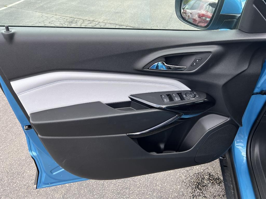 new 2025 Chevrolet Trax car, priced at $25,180