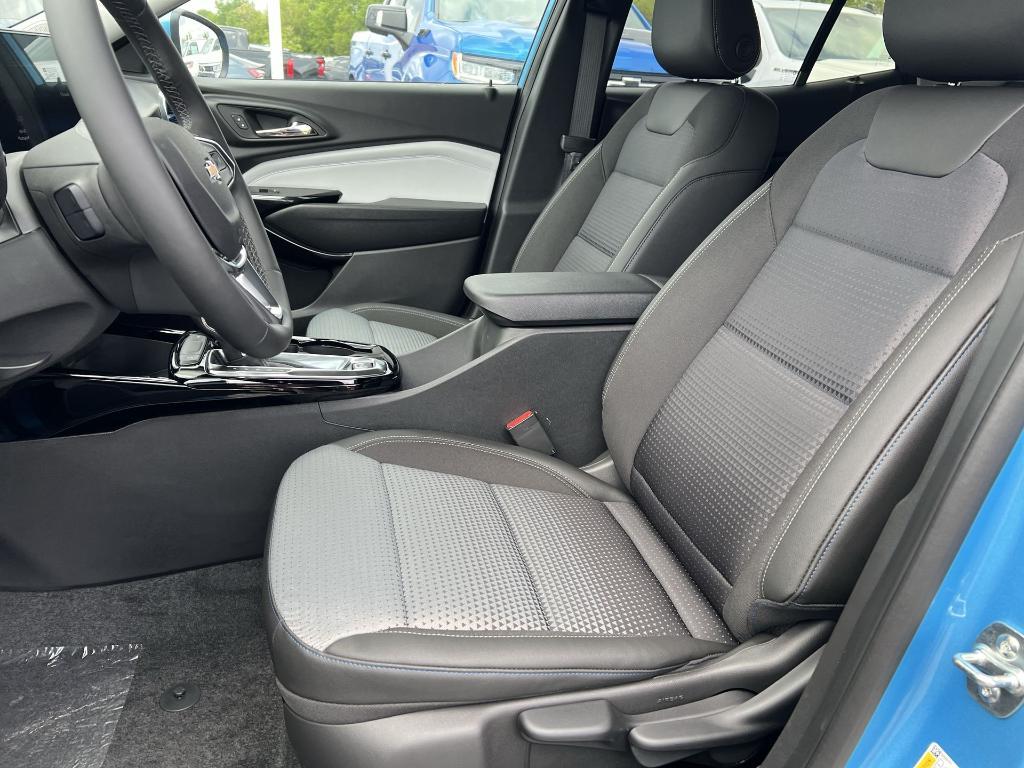new 2025 Chevrolet Trax car, priced at $25,180
