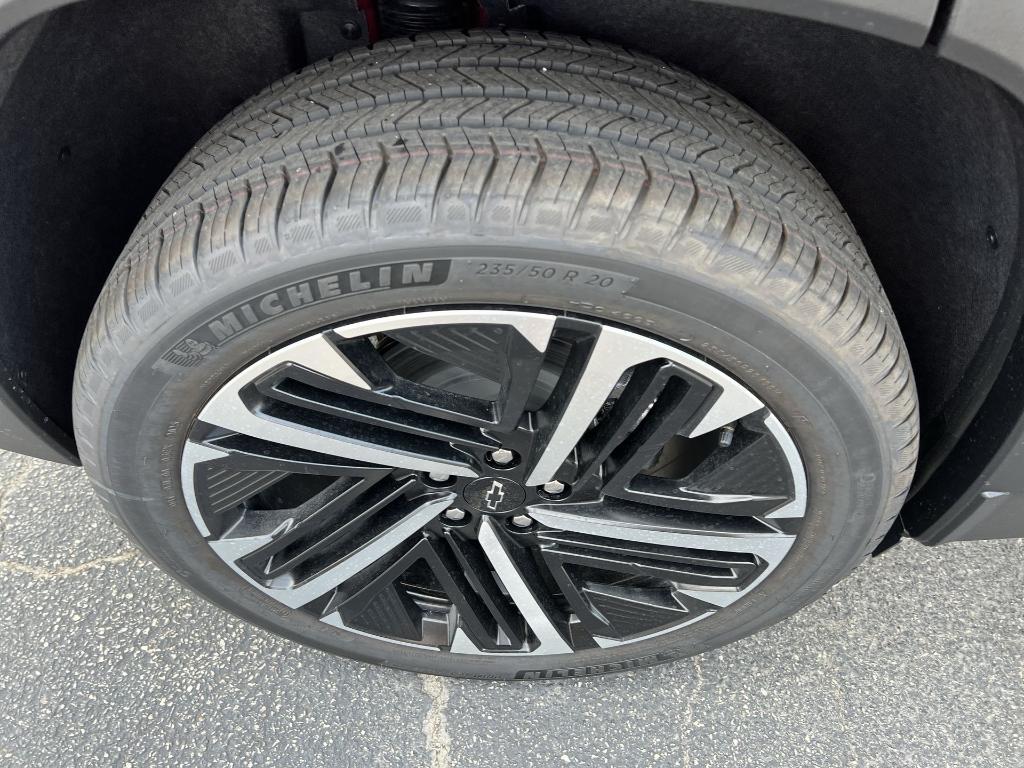 new 2026 Chevrolet Equinox car, priced at $39,050