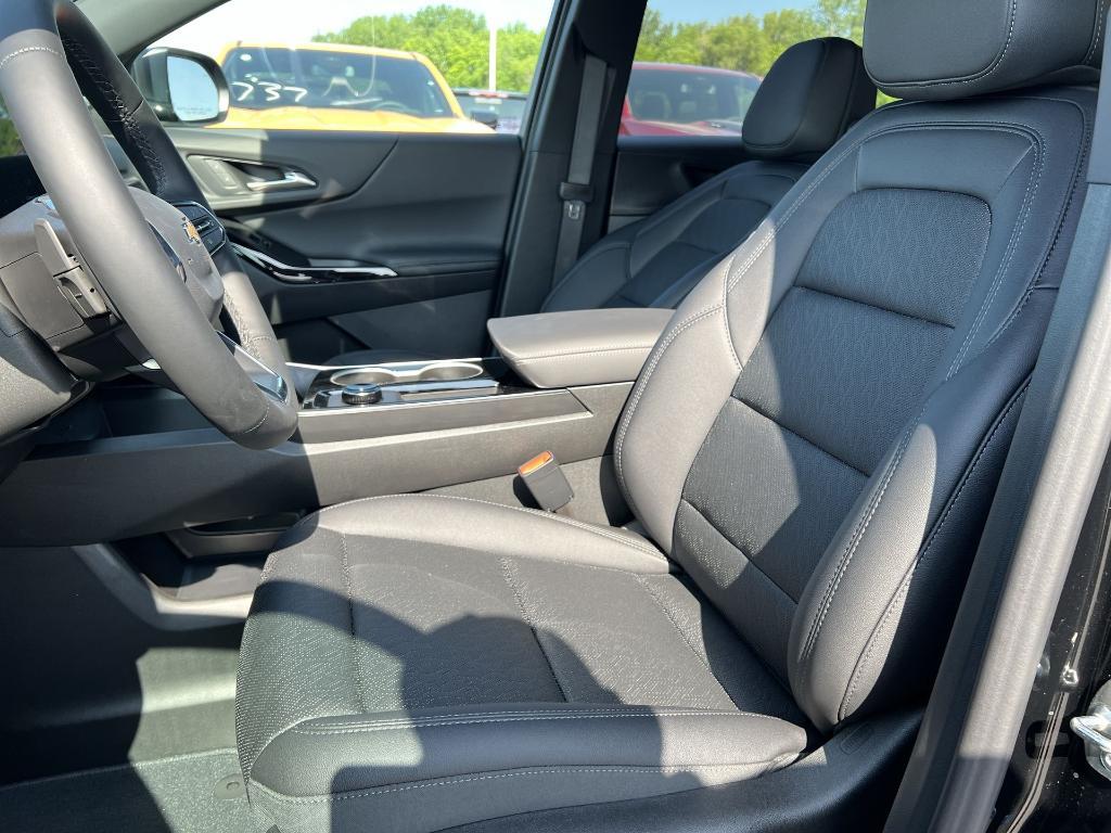 new 2026 Chevrolet Equinox car, priced at $32,002