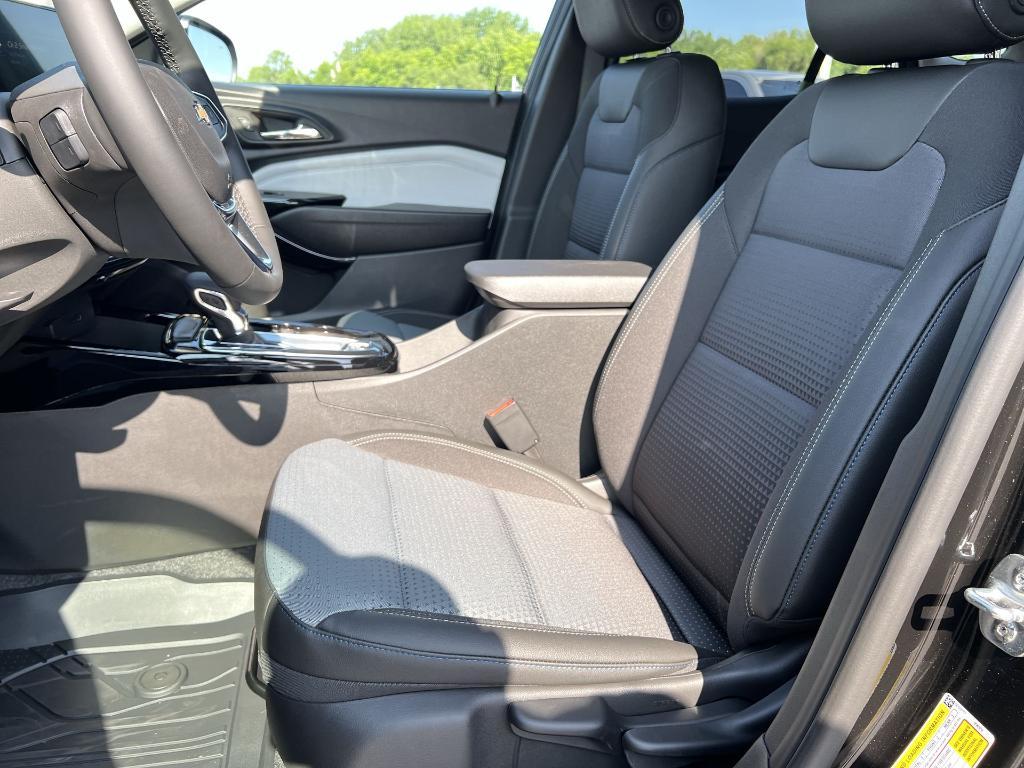 new 2025 Chevrolet Trax car, priced at $24,836
