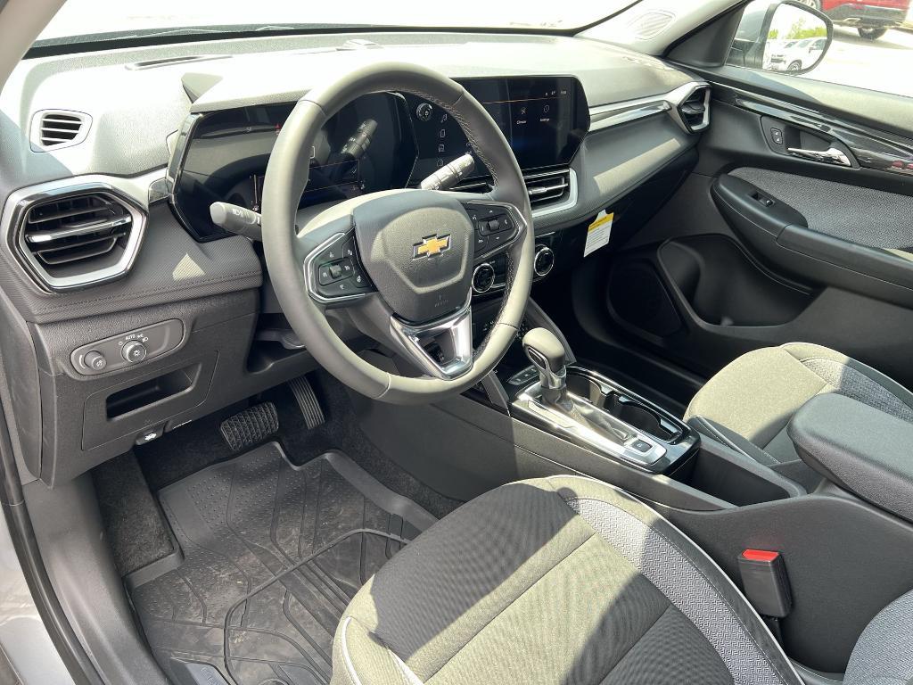 new 2025 Chevrolet TrailBlazer car, priced at $27,096