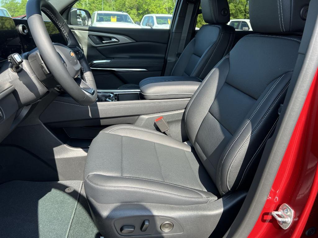 new 2025 Chevrolet Traverse car, priced at $43,881