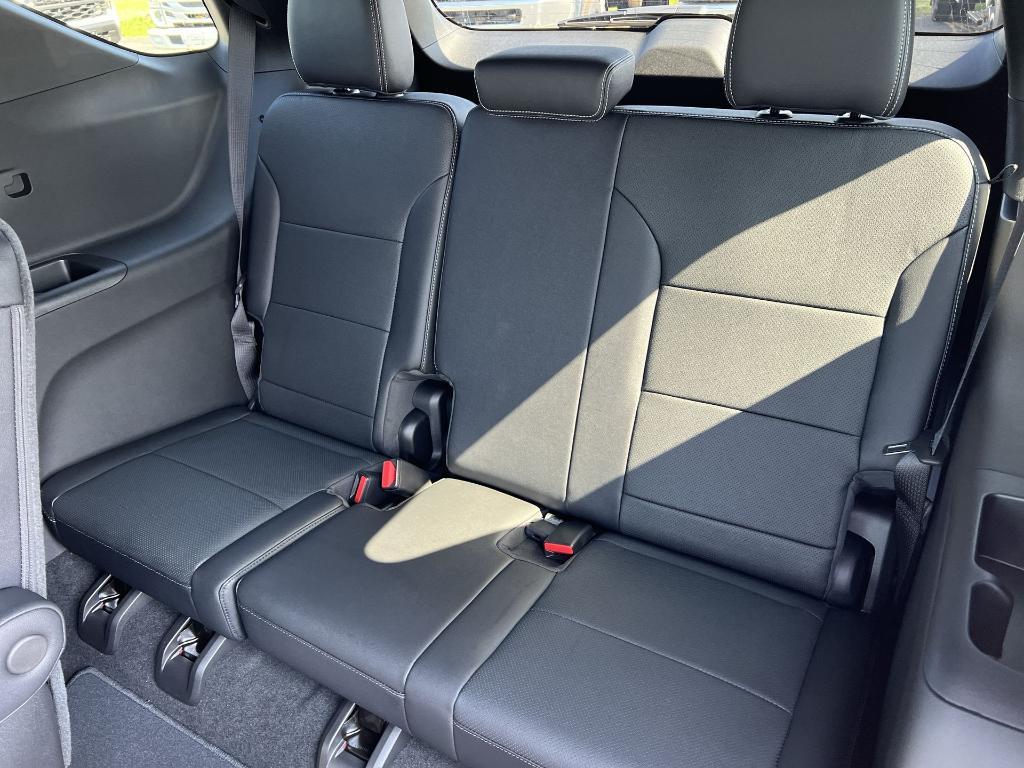 new 2025 Chevrolet Traverse car, priced at $43,881