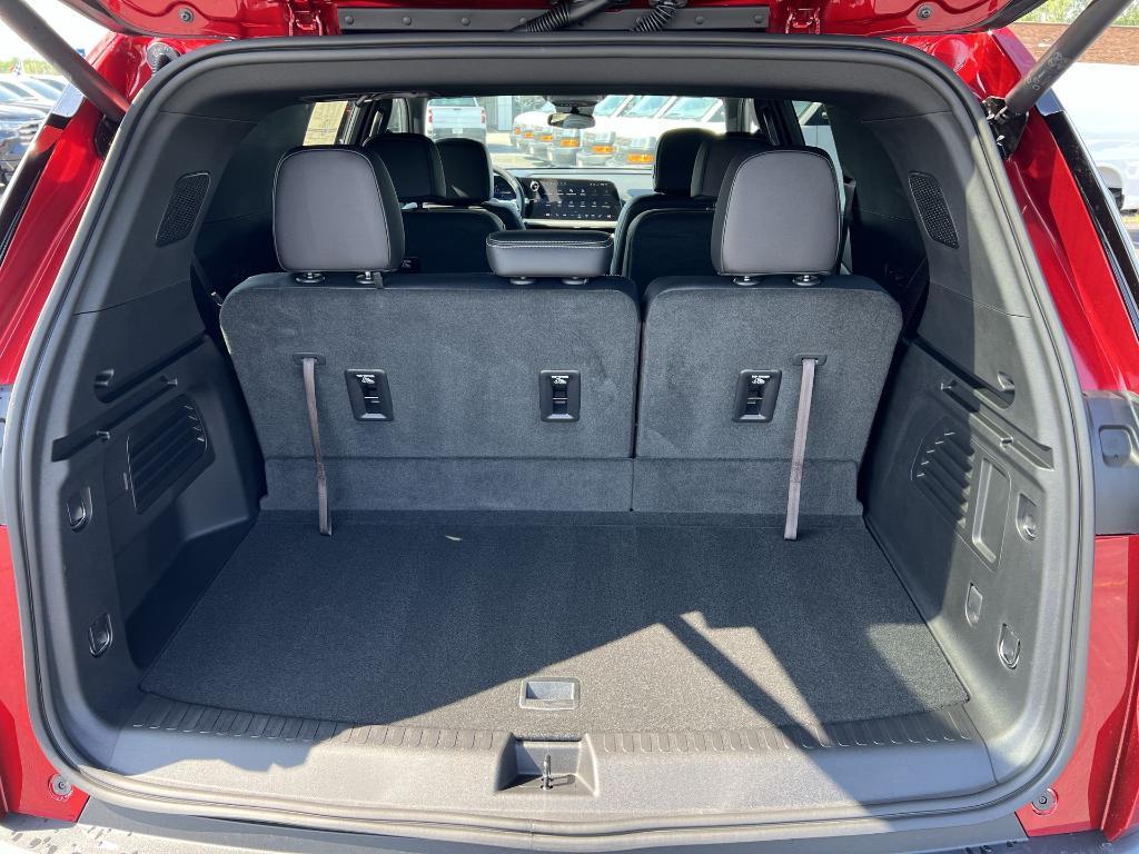 new 2025 Chevrolet Traverse car, priced at $43,881