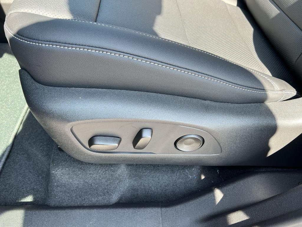new 2025 Chevrolet Traverse car, priced at $43,881